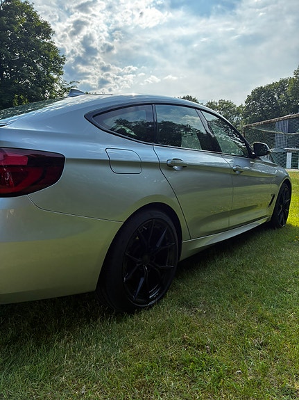 BMW 320i 12 of 16