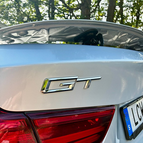 BMW 320i 6 of 16