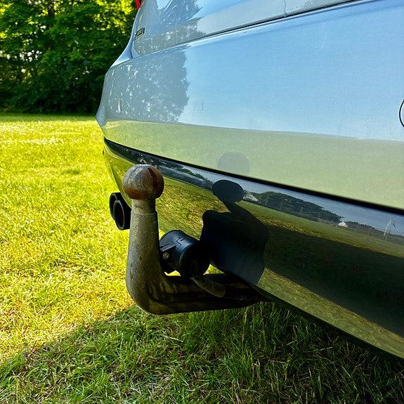 BMW 320i 4 of 5