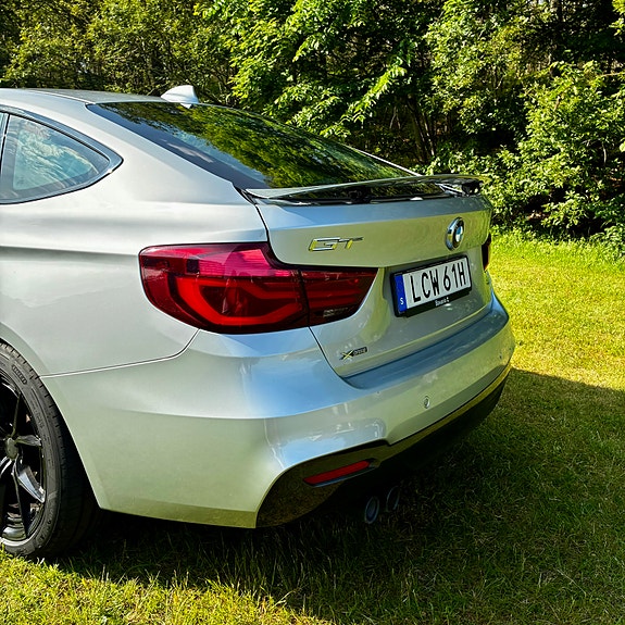 BMW 320i 5 of 5