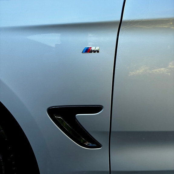BMW 320i 7 of 16