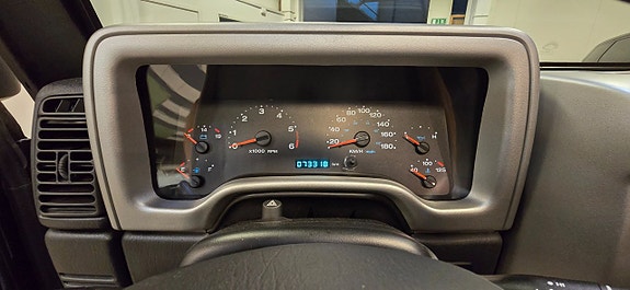 Jeep Wrangler 7 of 9