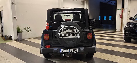 Jeep Wrangler 8 of 9