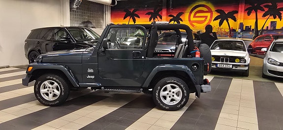 Jeep Wrangler 2 of 9