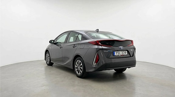 Toyota Prius Plug-in Hybrid 5 of 5