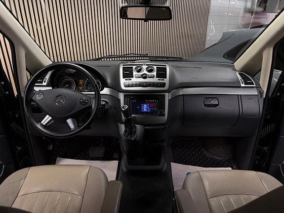 Mercedes-Benz Viano 26 of 30