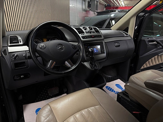 Mercedes-Benz Viano 25 of 30