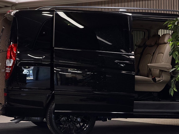 Mercedes-Benz Viano 17 of 30