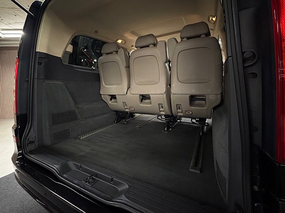 Mercedes-Benz Viano 30 of 30