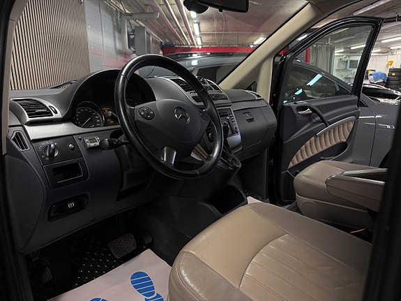 Mercedes-Benz Viano 24 of 30