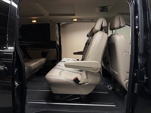 Mercedes-Benz Viano 23 of 30