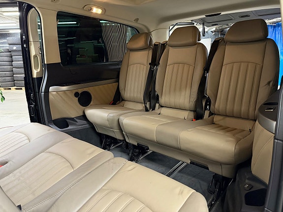 Mercedes-Benz Viano 21 of 30