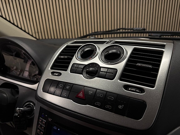 Mercedes-Benz Viano 28 of 30