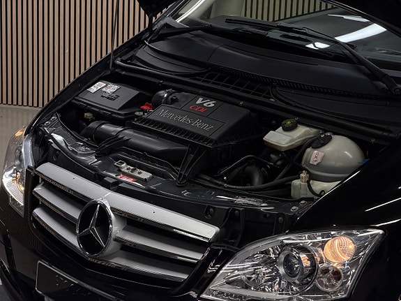 Mercedes-Benz Viano 11 of 30