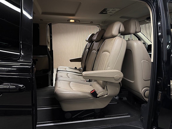 Mercedes-Benz Viano 22 of 30