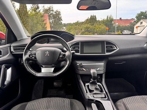 Peugeot 308 SW 9 of 13