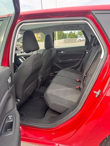 Peugeot 308 SW 8 of 13