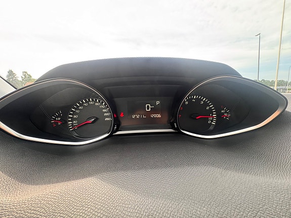 Peugeot 308 SW 13 of 13