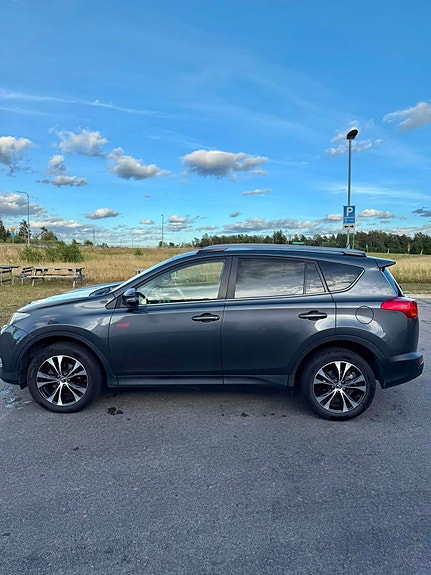 Toyota RAV4 3 of 30