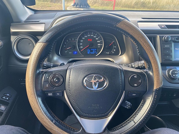 Toyota RAV4 30 of 30
