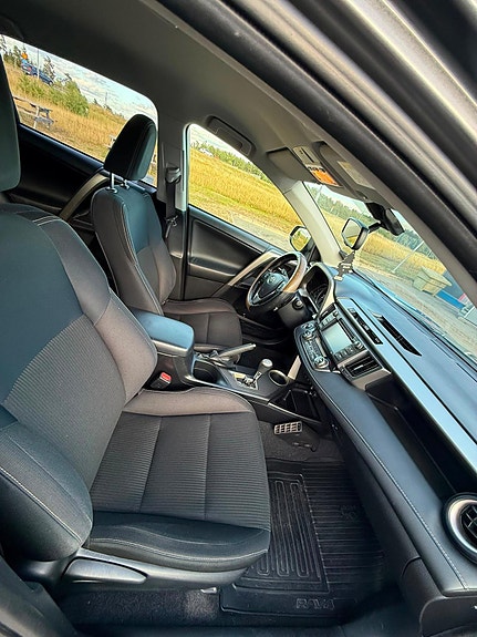 Toyota RAV4 8 of 30