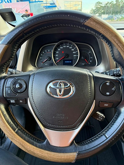 Toyota RAV4 16 of 30