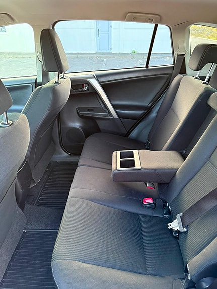 Toyota RAV4 9 of 30