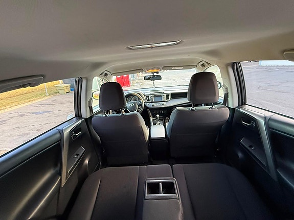 Toyota RAV4 14 of 30