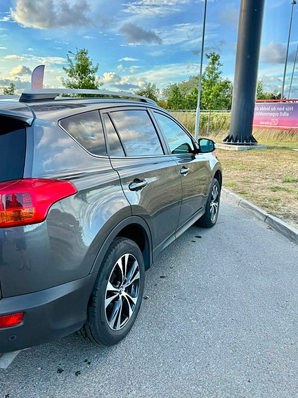 Toyota RAV4 6 of 30