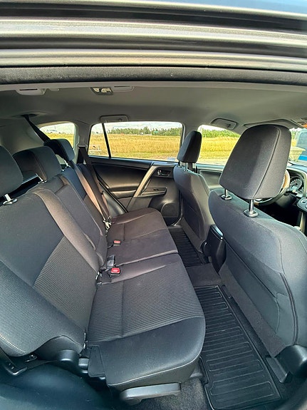 Toyota RAV4 10 of 30