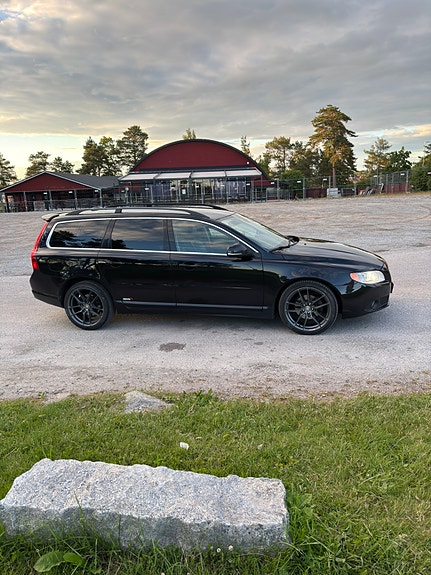Volvo V70 4 of 5