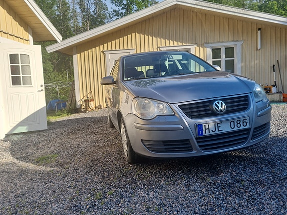 Volkswagen Polo 2 of 5
