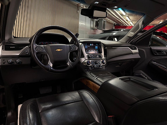 Chevrolet Suburban 19 of 30