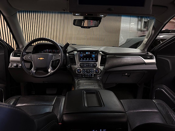 Chevrolet Suburban 20 of 30