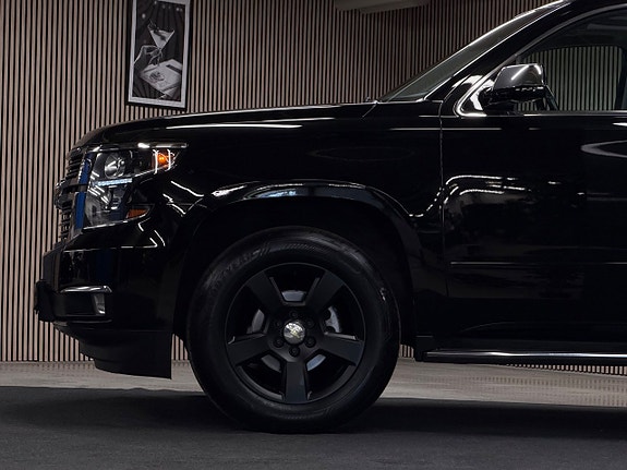 Chevrolet Suburban 6 of 30
