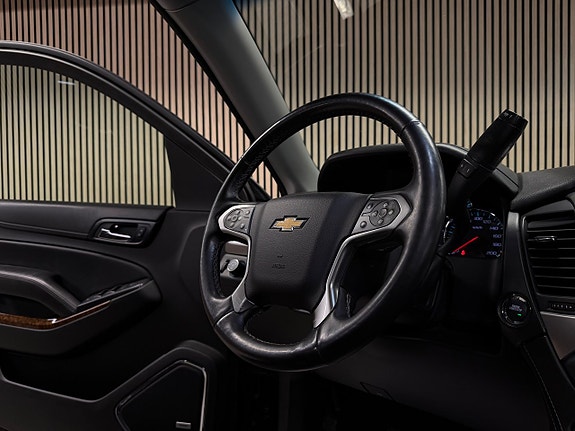 Chevrolet Suburban 22 of 30