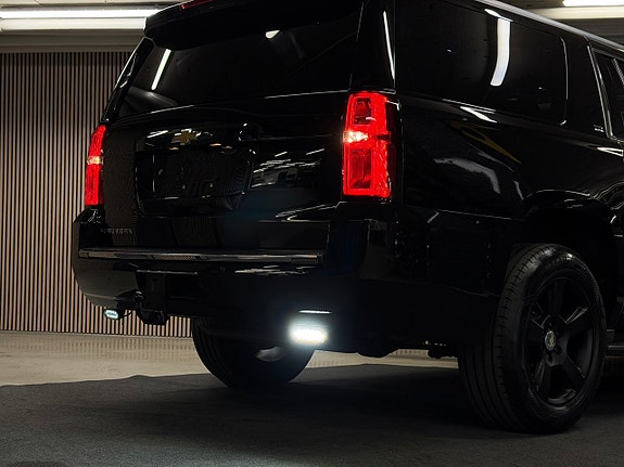 Chevrolet Suburban 17 of 30