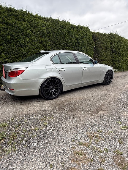 BMW 525i 5 of 8