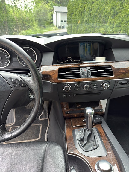 BMW 525i 6 of 8