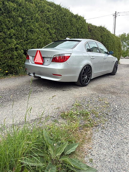 BMW 525i 3 of 8