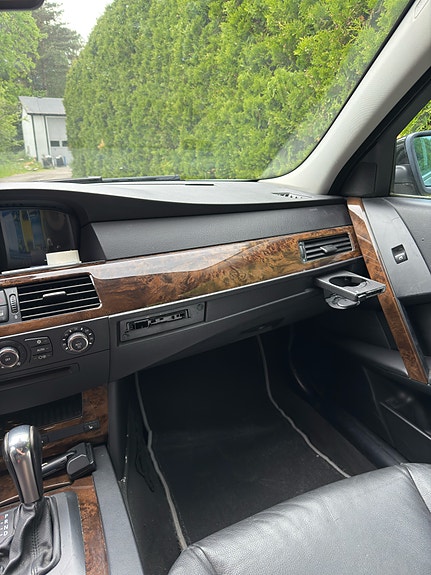 BMW 525i 8 of 8
