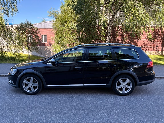 Volkswagen Passat Alltrack 2 of 5
