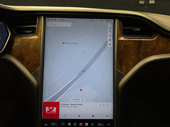 Tesla Model S 26 of 30