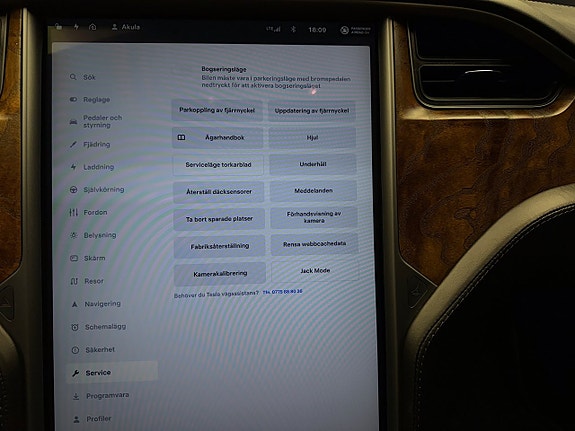 Tesla Model S 21 of 30