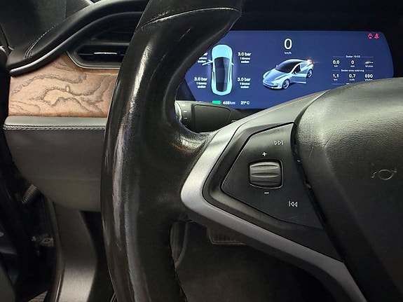 Tesla Model S 16 of 30