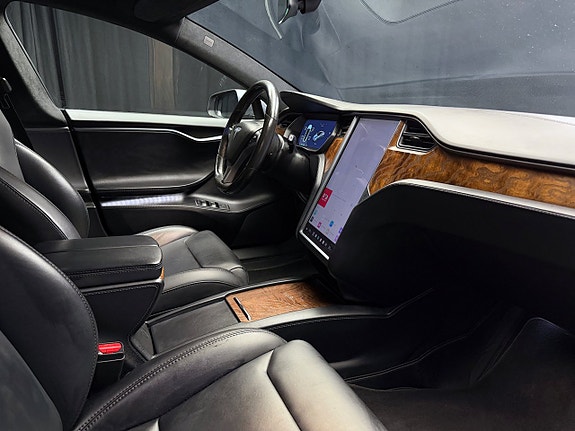 Tesla Model S 14 of 30