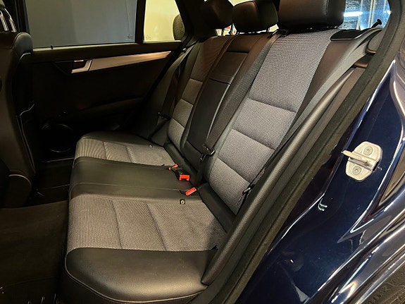 Mercedes-Benz C220 14 of 22