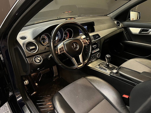 Mercedes-Benz C220 11 of 22