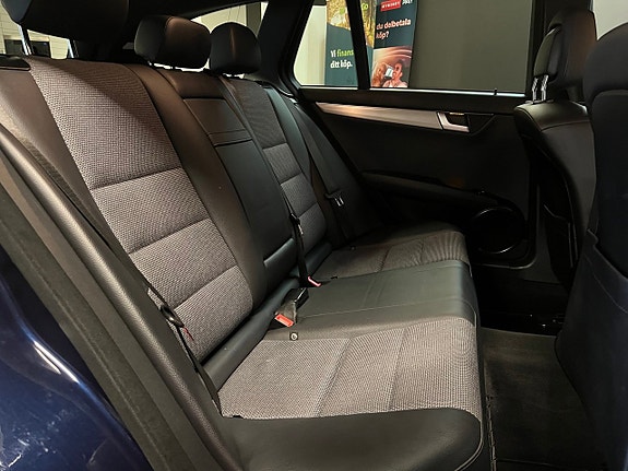 Mercedes-Benz C220 15 of 22