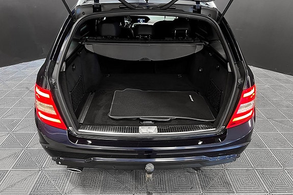 Mercedes-Benz C220 10 of 22